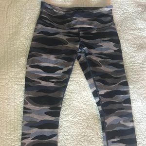 Lululemon Camo Wunder Under crop III